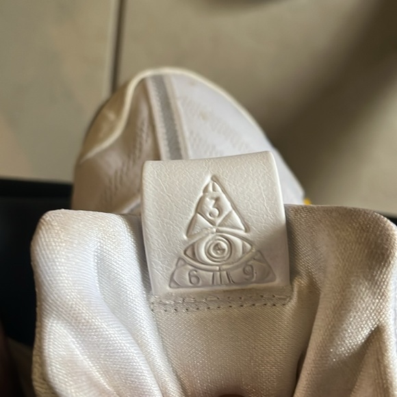 These are Kyries - Picture 5 of 7